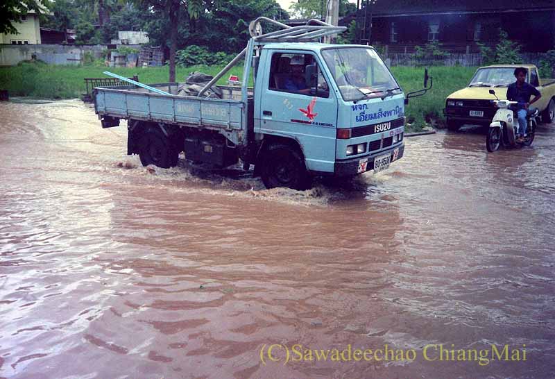 1994年の大洪水の時のチャルンプラテート通り