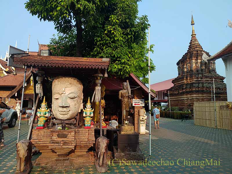 チェンマイの寺院ワットチェットリンの仏頭
