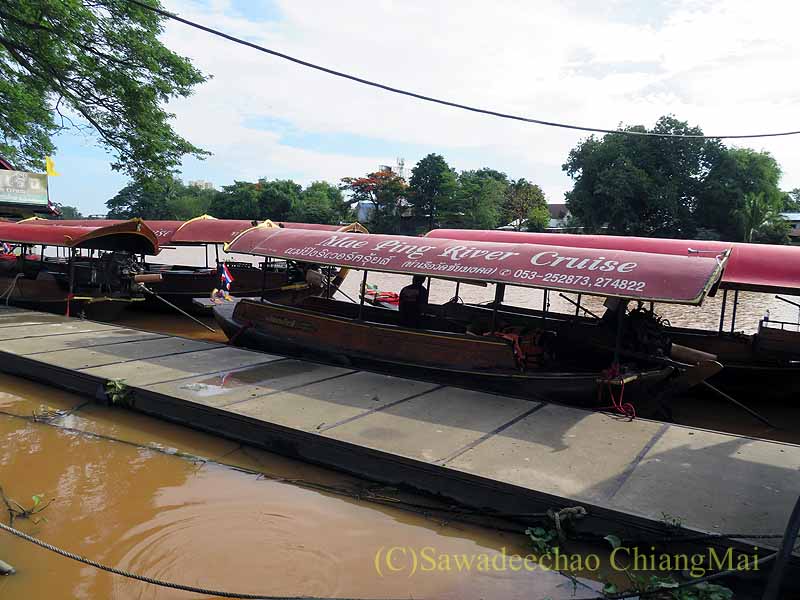 チェンマイの寺院ワットチャイモンコンのボート