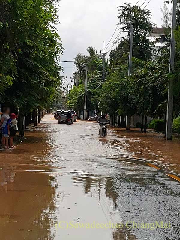 2024年10月のチェンマイ大洪水のバムルンラート通り