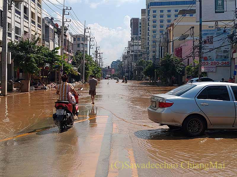 2024年10月のチェンマイ大洪水のナイトバザール