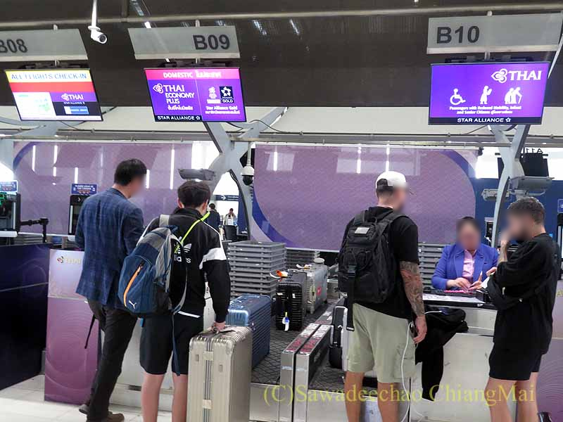 スワンナプーム空港のTG国内線ビジネスクラスチェックインカウンター