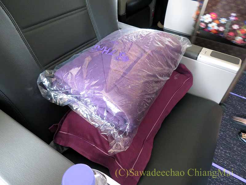 タイ航空TG104便のビジネスクラスのブランケット