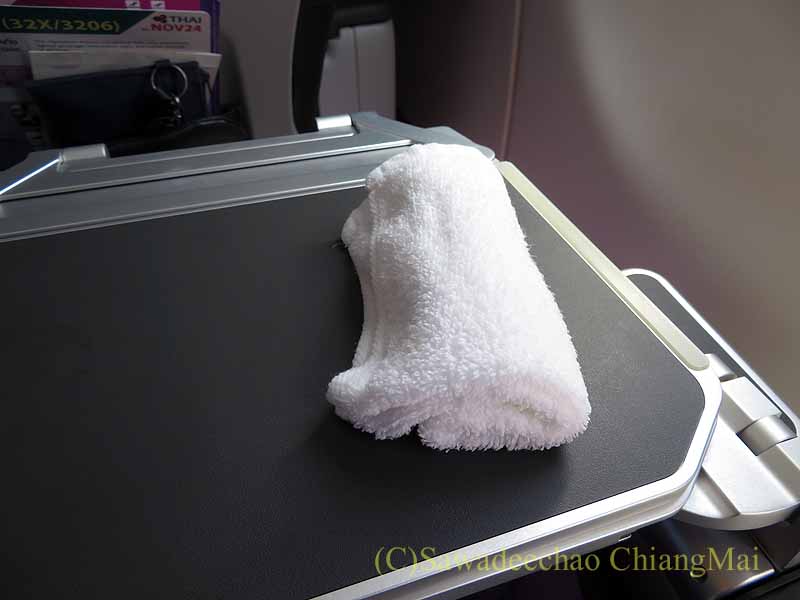 タイ航空TG104便のビジネスクラスで出たおしぼり