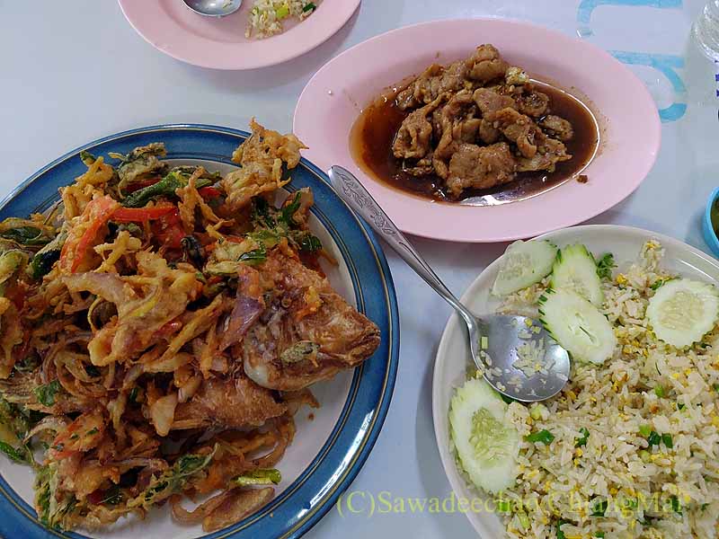 チェンマイの大衆中華ティパロット(味露飯店)の料理概観