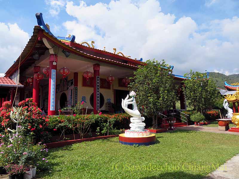 国民党村バーンヤーンの観音寺の祠