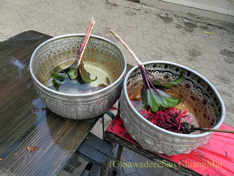 ワットチャイモンコンのお清め用の聖水