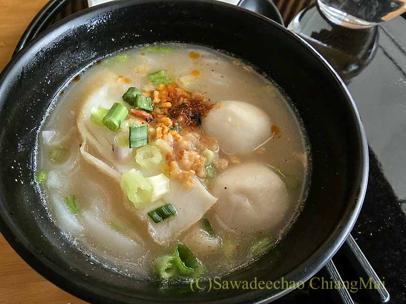 香港空港キャセイラウンジの麺