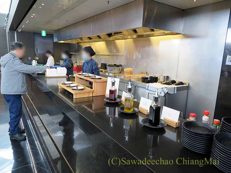 香港空港キャセイラウンジの麺食堂