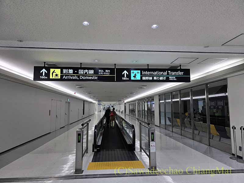 成田空港のコンコース