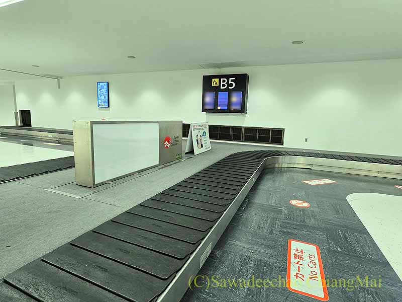 成田空港の荷物受け取り