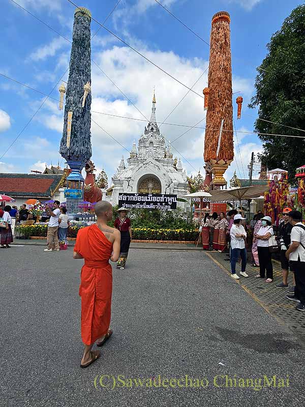 ワットプラタートハリプンチャイ入口