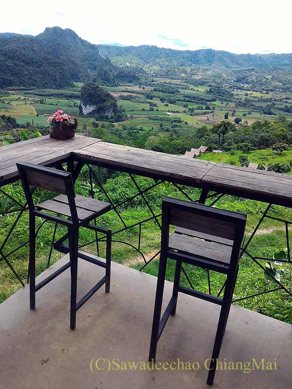 マジックマウンテンのカフェ