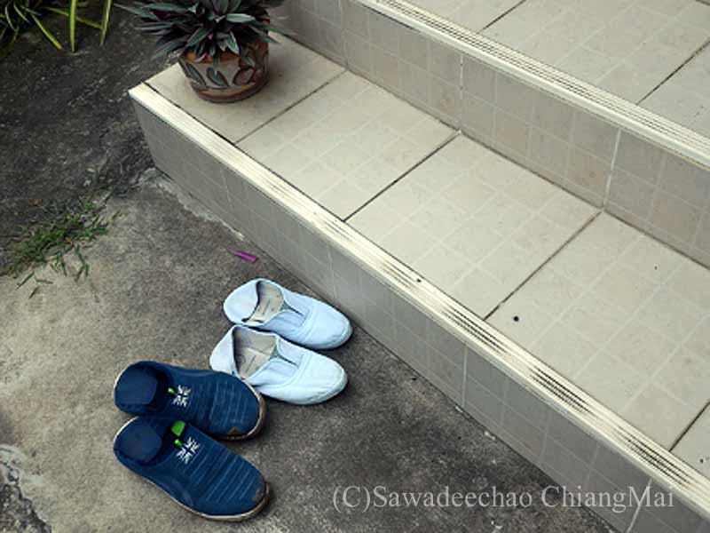 タイの自宅階段前