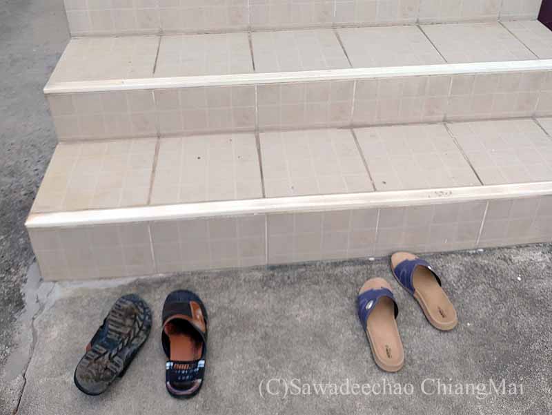 タイの自宅階段前