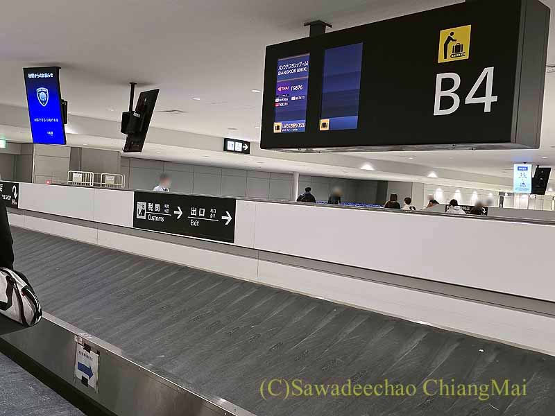 成田空港の荷物受け取り