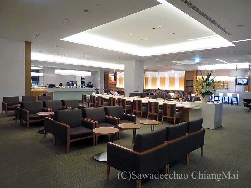 成田空港JALサクララウンジ