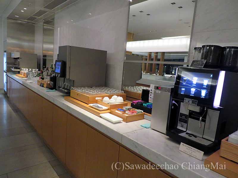 成田空港JALサクララウンジ