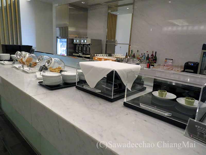 成田空港JALサクララウンジ